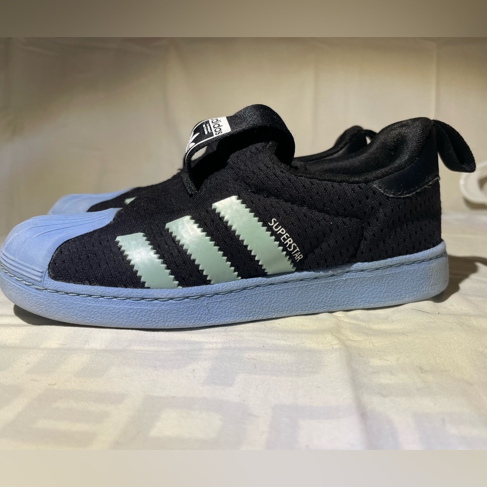 3 little kids adidas shoes 👟